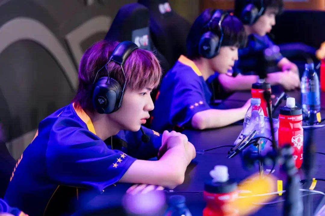 海港通过中 海港通过中